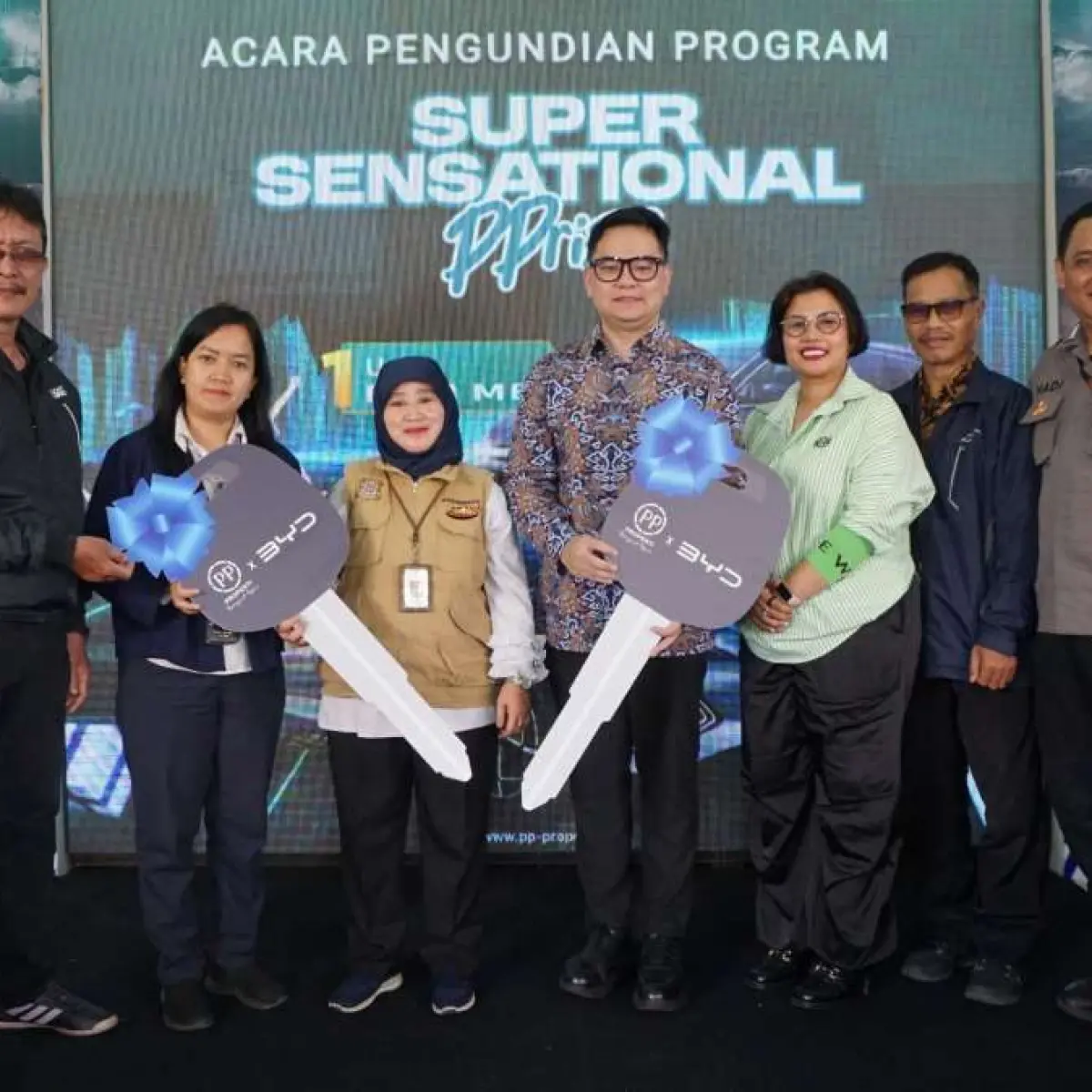 PP Properti Serahkan Mobil Listrik kepada Pemenang Undian PPrize